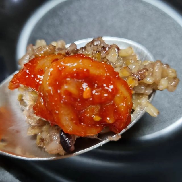 ❤️집밥메뉴추천❤️ on Instagram: "😍(끼닛 오징어불젓갈)😍 매운맛이 기분나쁘게 매운맛이아니라 딱 맛있게 매운맛😋 신라면과 불닭사이? 오징어도신선하니 엄청맛있음ㅠㅠ 다른반찬필