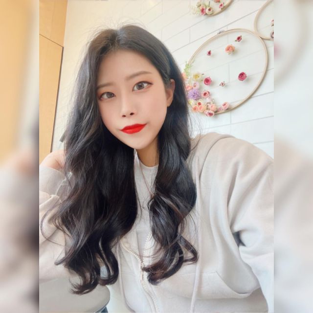 ❣은정❣ on Instagram: "기분전환😆 - - - #안산 #단하나의스타일 #믿고맡기는 #아라쌤 #❤️ #월화고정휴무 #손이고 #열펌 #인생머리 #성공적 #기분전환 #힐링"