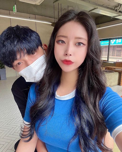 ❣은정❣ on Instagram: "💙 - - - #안산 #고잔신도시 #단하나의스타일 #아라쌤 #염색맛집 #시크릿투톤 #커플염색 #여름엔 #블루 #💙#오늘도 #인생머리 #휴가준비 #일상 #행복 #럽스타그램 #❣️"