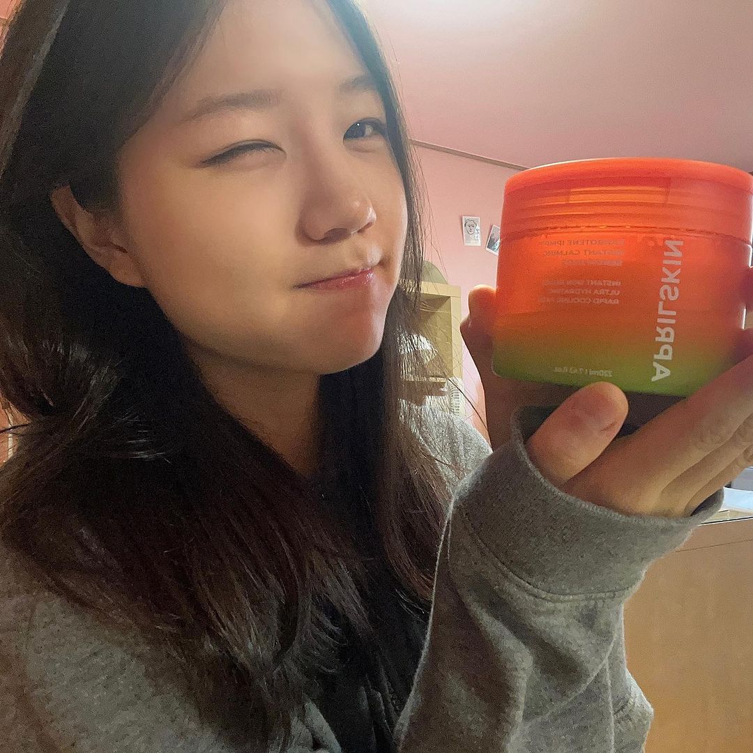 정다인 on Instagram: “#협찬 @aprilskin_korea 🥕🐰당근을 흔들어보삼🐰🥕 [캐로틴 IPMP 블레미쉬 카밍 팩 패드] 긴급 진정에 효과적인 캐로틴 아이피엠피 성분으로 뒤집어진 피부도 빠르게 진정