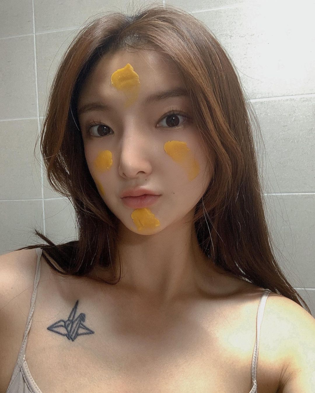 Ⓗ②ⓄⓃ on Instagram: “#광고 에이프릴스킨🫶 aprilskin 🤍🤍🤍캐로틴 IPMP 멜팅 클렌징밤 >> 메이크업부터 피지클렌징까지 한번에 싹 녹이는 원스텝 멜팅 클렌징밤 . 마스크를 쓰다 보니 아