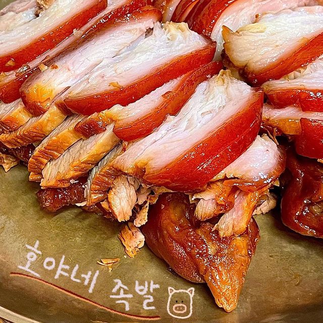 짛니의 먹방일기 on Instagram: "#광고#호야네족발#왕십리족발맛집#족발맛집#불족발맛집#보쌈족발#왕십리맛집#한양대맛집#성수동맛집 왕십리에서 족발을 찾는다면 여기다. 족발의 비계와 살코