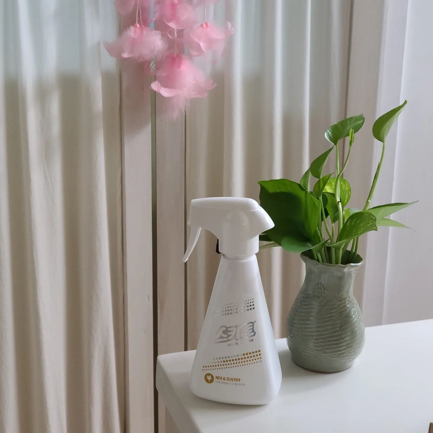 여름의 꿉꿉함을 이겨내는 법✨️
스카트와 함께
일어나서 침구 정리하고 칰칰💨
운동복 가지런히 칙칙💨

손 자주 가는 곳에 두고 쓰기✨️
국내 생산 프리지아 뿜뿜🌼
강력 탈취와 99.99% 박테리아 제거까지👏🏻

scott.cleaningclub #스카트클리닝클럽 #스카트섬유탈취제  #스카트 #섬유탈취제 #섬유탈취제추천 #스카트체험단 #스클럽약속 #제품제공