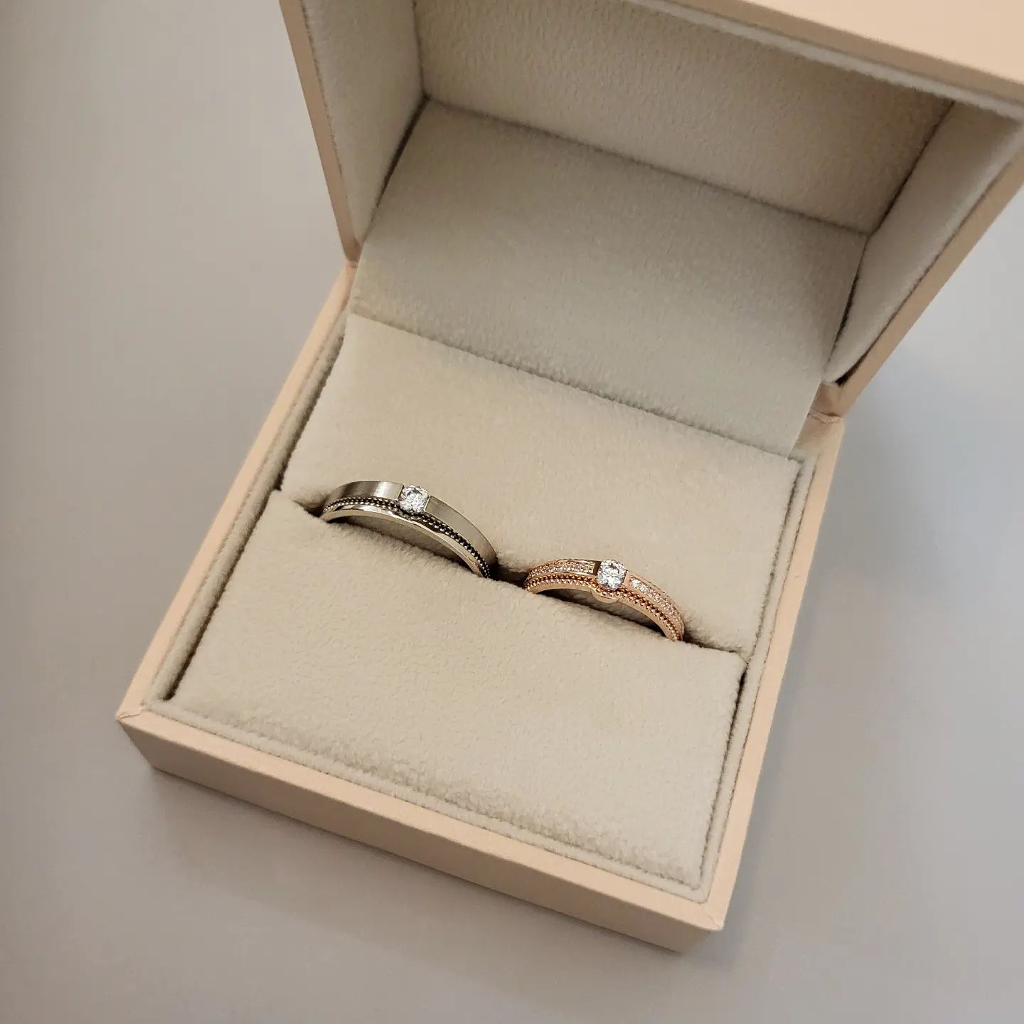 드디어 도착한 1주년기념 커플링💍

오래 보고 고른 디자인인데 볼수록 넘예😍