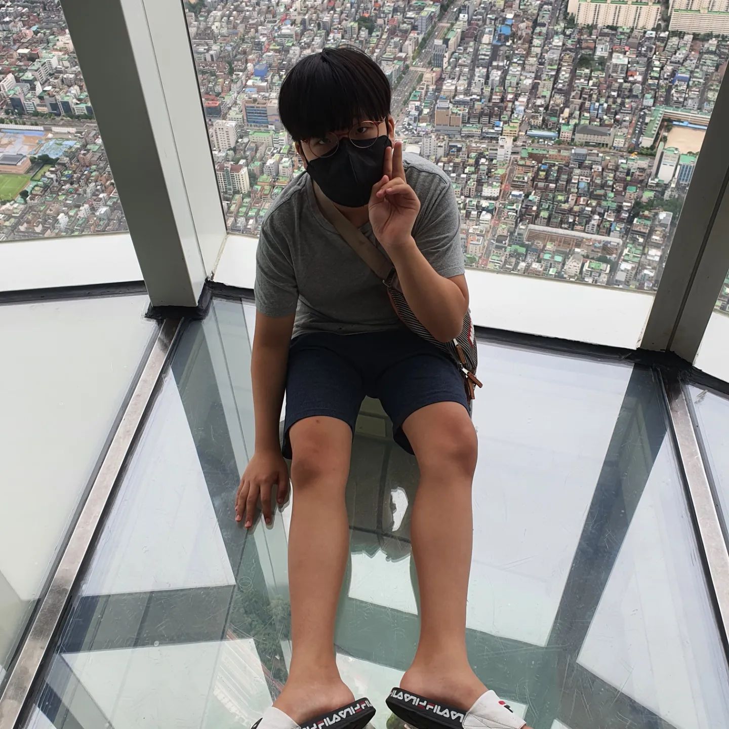 #서울스카이 #롯데타워 #롯데타워전망대 
진짜 높다 ㅋㅋ

#스카이브릿지투어 나이안되서 못함 ㅍㅎㅎ