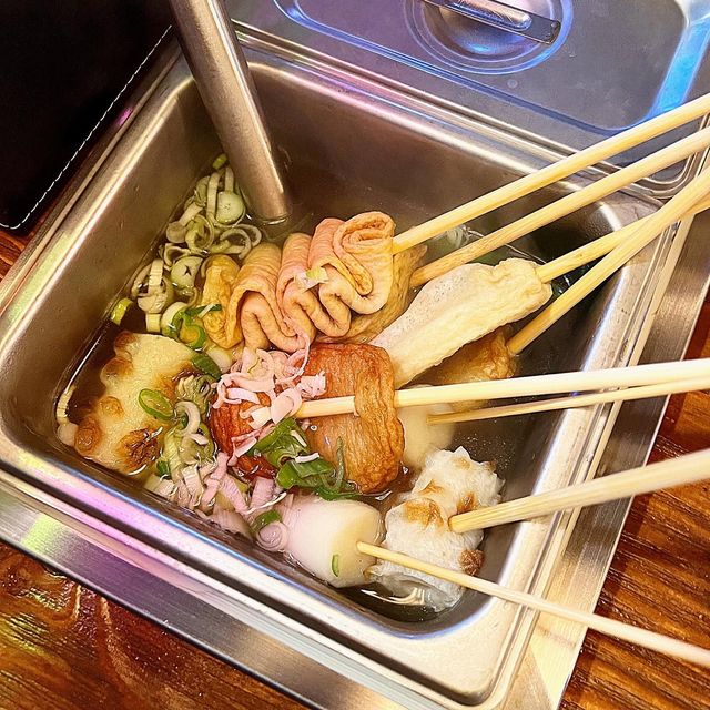 ❥ ❥한가커플❥ ❥ on Instagram: "🍢집앞에 작은 오뎅바가 있는건 행복🍢 뜨끈한 국물과 촉촉한 어묵을 마구마구 먹고 싶었던 한수가 우연히 지도에 검색해서 만난 집앞 오뎅바를 소개시켜