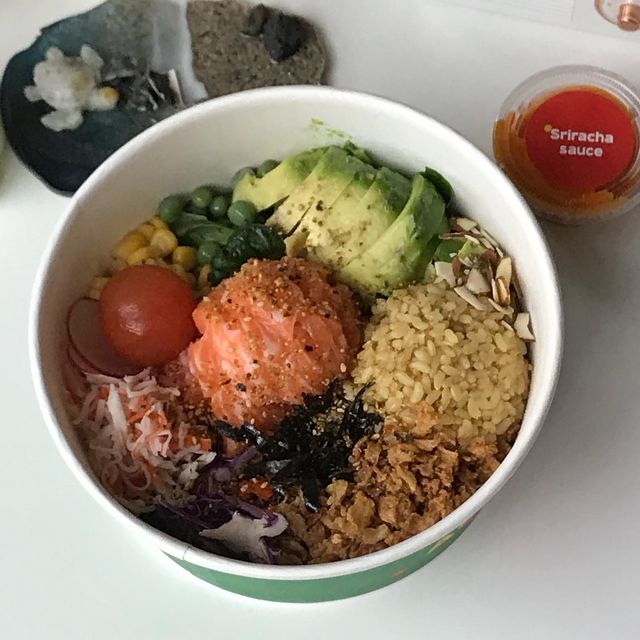 ☺︎ 봉키캔들 ˃̵͈̑ᴗ˂̵͈̑ 🕯✨ on Instagram: "⠀ 정신없는 와중에도 꽂힌 건 먹어야..🙄⠀ 진짜 요즘 너무 꽂혔어요 ⠀ ⠀ 연어도 맛있는데 뭐를 넣어도 맛있더라구요?⠀