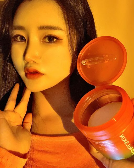 혜린 on Instagram: "이제서야 올리는 에이프릴스킨 밤&패드 ⺣͈̮ [캐로틴 IPMP 멜팅 클렌징밤] >> 메이크업부터 피지클렌징까지 한번에 싹 녹이는 멜팅 클렌징밤 리무버 필요없이 워터프
