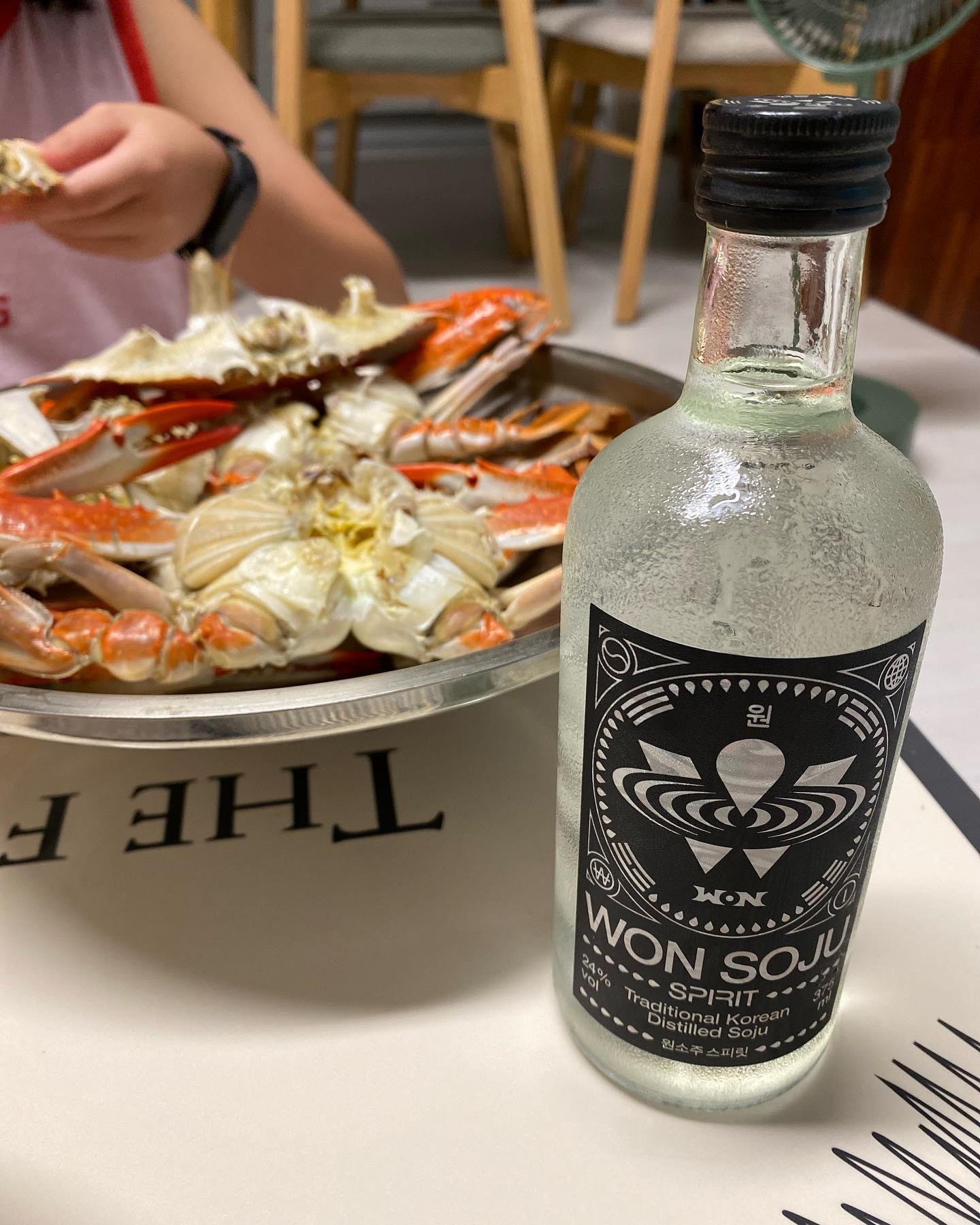 #원소주 #물회 #원소주 #꽃게

처음 맛보는 원소주 🍶 
술쟁이지만 조금 늦었습니다.
근데 전 소주가 더 맛있네요 😝 

#횟집울릉도 #횟집울릉도물회 
#꽃게 #삶은꽃게 #꽃게제철 
#gs편의점