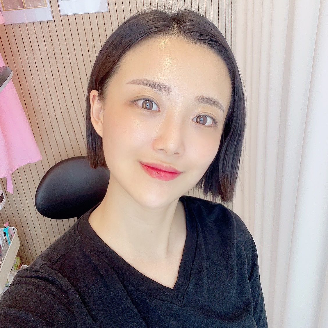 #협찬 

피부노화케어 으뜸인 아이쁘쥬💆🏻‍♀️

30대가 되다보면 피부가 점점 처지고~😱
팔자주름도 깊어지고~ 모공도 넓어지고~ 피부가 푸석푸석😭
아무리 좋은 화장품을 써도 잘 먹지도 않고😓
겉으로 뜨기만 하고😥 녹아내리고🫣 없어지는거 아시죠?😮‍💨
이럴때 셀럽페이스리프팅을 제가 해봤거든요‼️

두둥⁉️ 이게 왠일‼️
딱 한번☝🏻 한번만 받았는데~ 전, 후가 완전 달라요!!!!🤩
받은 직후에 얼굴이 엄청 화사해지고~ 빛이 반짝반짝✨
영상보시면~ 반쪽 먼저 했는데~ 리프팅 효과 완전 대박🫶🏻🫶🏻
좁쌀 여드름도 줄어들고~ 홍조도 가라앉았네요👏🏻👏🏻👏🏻

아이쁘쥬의 비밀은 공장적인 시술이 아닌~
1:1 고객의 니즈에 맞춰 디테일한 상담을 한 뒤 꼼꼼한 시술을
시행하기 때문에 고민이였던 부분이 원활하게 해결👩🏻‍⚕️👩🏻‍🔬
메디페어 공식 인증점으로 메디페어 화장품 사용하시는 분은~
공식 인증가로 저렴하게 구매하시는것도 좋을것 같아요❤️

🏷 경기 고양시 덕양구 신원동 618 유창프라자 401-1호

#일산리프팅 #셀럽페이스리프팅 #아이쁘쥬 #삼송피부 #일산피부 #브이라인리프팅 #얼굴탄력관리 #얼굴리프팅 #이중턱 #브이라인 #원흥피부