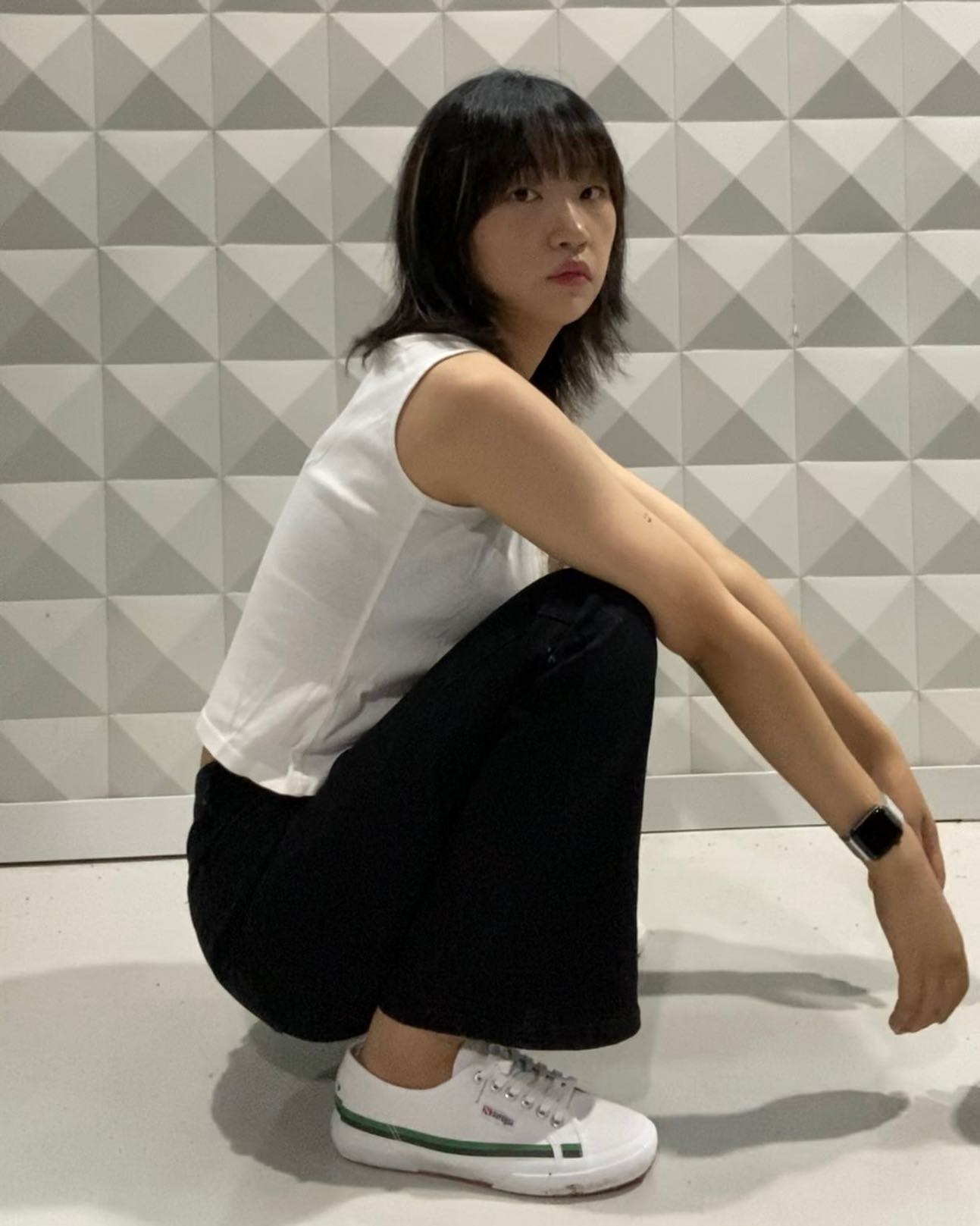 웅엥 신발 흐리게 나옴