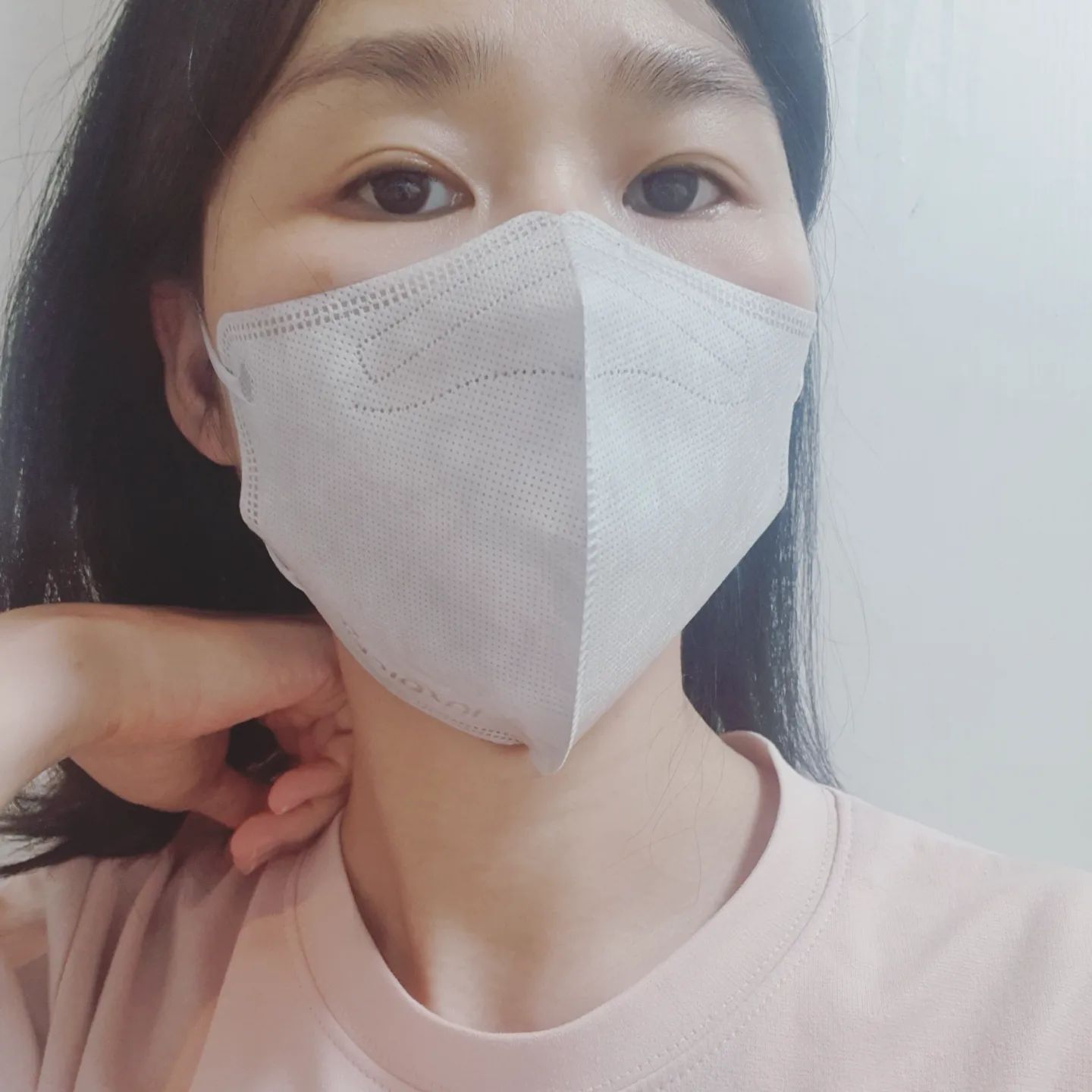 귀여운 츄가 광고하던 츄마스크♡직접써보니
A4종이보다 얇고 
숨쉬기가 편한 마스크 맞네
경험해보니 얇다는게 와 진짜 얇디얇다
.
.
오래착용해도 귀안아프고
쓴듯 안쓴듯
시원해 시원해
.
.
 그럼에도 불구하고 
4중구조필터사용으로 
코로나차단은 기본이구나
.
.
매일 피부에 닿는데 내 민감한 피부인데
국내생산이라 믿을 만한걸?
.
.
색상별로 25개씩 구비했는데 옷 색상에따라 기분에따라 
코디하기도 좋다 
마스크도 패션템이지 
늘 흰색은 지겹잖아?
.
.
.
#인스픽마스크 #츄마스크 #-3도씨마스크 #쿨마스크 #여름용마스크 #마스크추천 #연예인마스크 #컬러마스크 #inspick마스크 
#-3도씨쿨마스크 #에어마스크  #얇은마스크 #가벼운마스크 #핑크마스크 #베이지마스크
#예쁜마스크 #간지마스크 #시원한마스크 #숨쉬기편한마스크 #코로나마스크추천