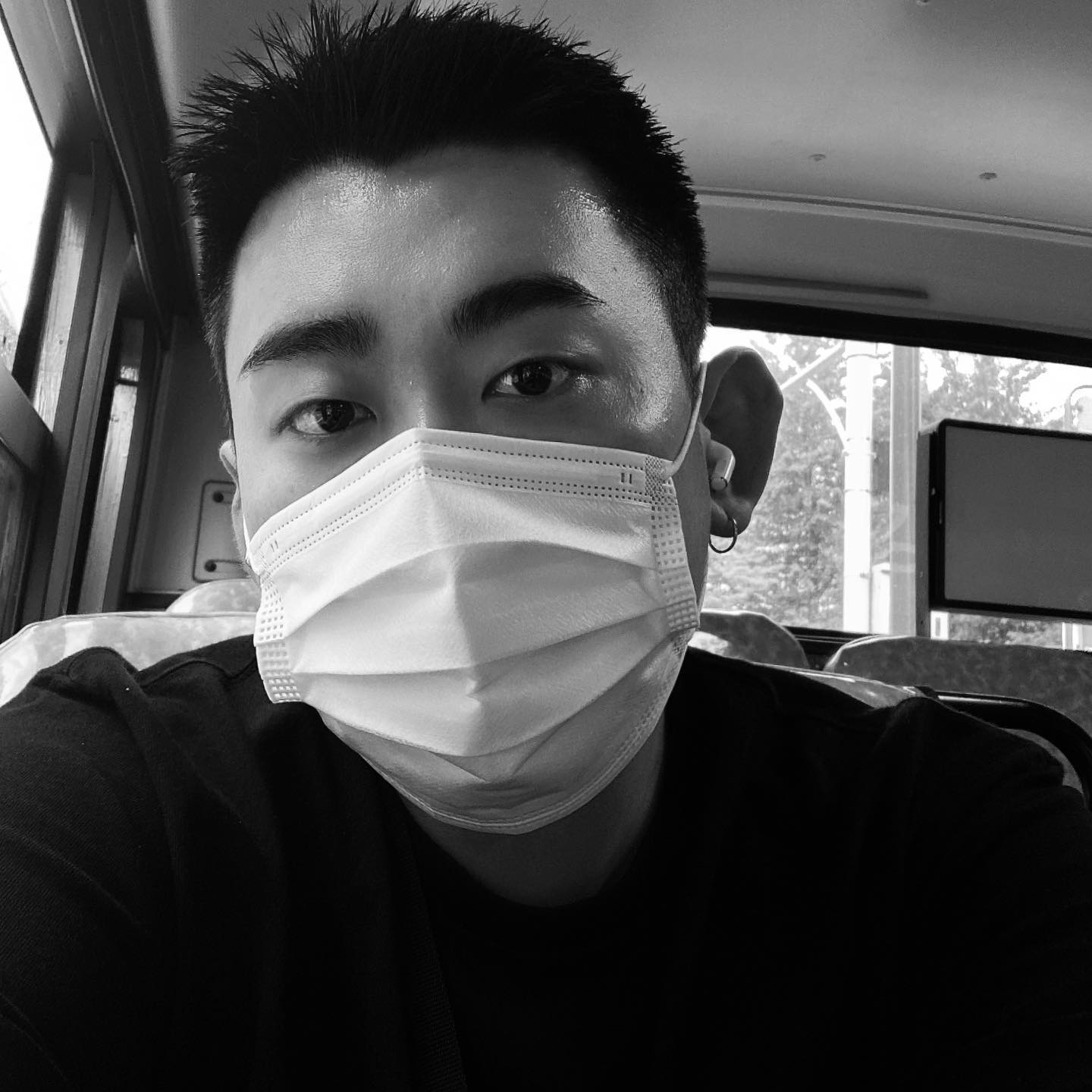 인생은 몇 번의 강의와
몇 권의 책으로 바뀔만큼
시시하지 않습니다. p9