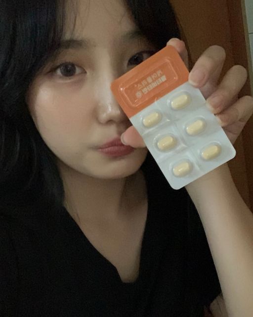 연지영 on Instagram: "#광고 상아제약 멀티비타민 💊 햇빛만으로 채우기 힘든 비타민D가 일일 영양성분기준치 100% 함유되어 있어요!! 비타민D는 햇빛으로 자연적 생성되지만 바쁜 현대인들은