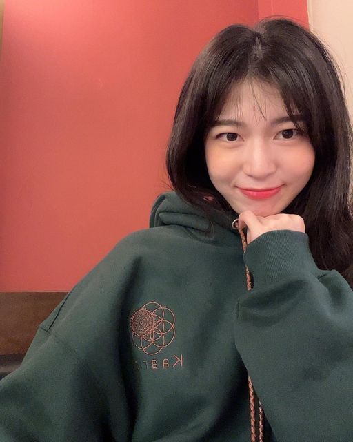 𝕁𝕞𝕪𝕖𝕖 on Instagram: "#협찬
멋진 옷 입고도 마냥 해맑은 표정쓰🥸
블로그에서도 커밍-쑨
⠀
#kaaria #카아리아 #ootd"