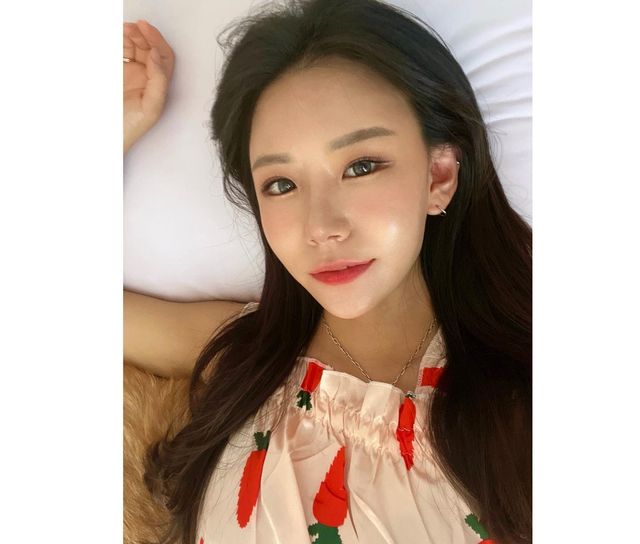 쏭이 on Instagram: "#협찬 이지만, #솔직후기 . . . 🌀콜라겐 나이트 랩핑 크림_ 27,000원 🔻특허받은 프리미엄 보습성분과 비건콜라겐 🔻인체적용시험 완료로 효과 입증 🔻사용 2주 후엔