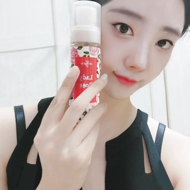 이선민 on Instagram: "끌로뉴바디미스트 은은한 터키장미향뒤에 패출리가 받쳐주면서 고급스런 장미향나는 미스트🥀 #광고#바디미스트#바디미스트추천#퍼퓸바디미스트#향수바디미스트#끌로