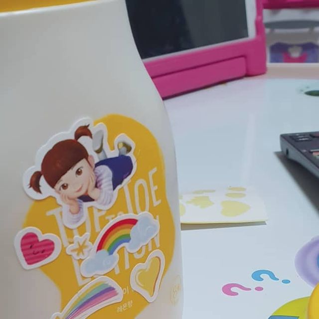 안이슬 on Instagram: "꼬모조이 콩순이
탑투토 유경험자(?) #탑투토워시 사준적이 있어서
스티커 있는지 알고있는 조카🤣

이번에는 #탑투토로션

로션이 떨어졌다고해서 두개를 샀는데
콩순이가 캐릭터그림에 스티커까지 있으니 관심이 더많은듯

#콩순이로션 먼저쓰기로😆

#조카스타그램 #채리스타그램🍒 #조카선물🎁
#꼬모조이 #콩순이 #콩순이화장품 #유아로션 #유아바디로션 #키즈로션 #키즈바디로션 #어린이로션 #어린이바디로션 #어린이스킨케어 #공팔리터 #08L"
