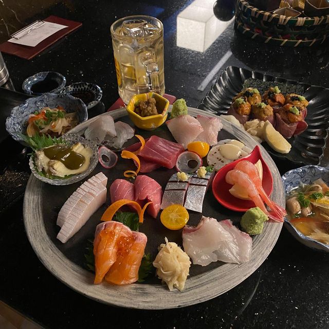 @so__oki on Instagram: "현이덕분에 완벽한 하루여따✨ 이렇게 맛있는 사시미는 첨이양~~"