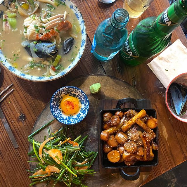 @so__oki on Instagram: "나으 최애 술집🍶 그대의 눈동자에 건배 ✨"