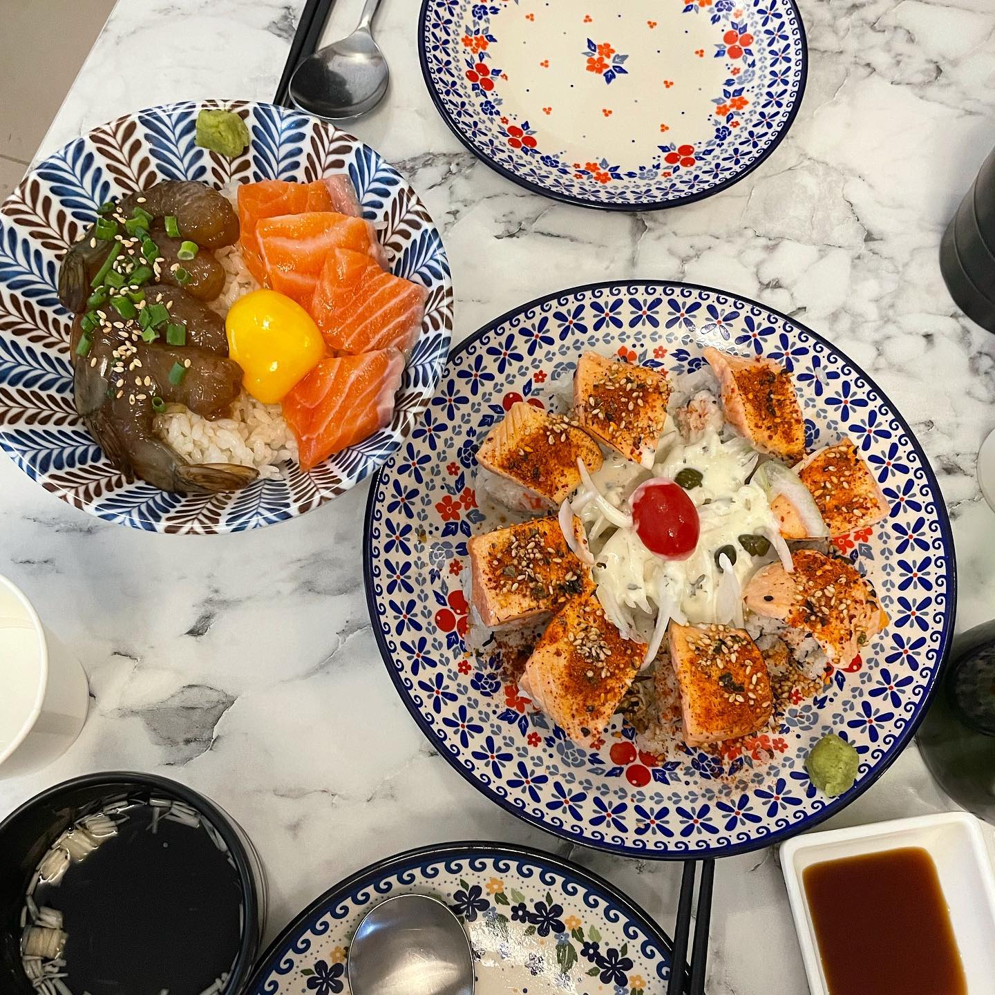 #연남 #올랑올랑 

#올랑올랑연어롤 
14900원 극락 너무 맛있음 

#연어새우장덮밥 
13900원 초반에 밥 아끼지 말고 무료니까 추가하기

너무너무너무 맛있음 ㅠㅠ

#맞팔 #맛집 #먹스타그램 #먹팔 #먹스타맞팔 #먹팔맞팔 #맞팔해요 #맞팔환영 #선팔하면맞팔 #선팔 #연어 #연어덮밥 #연어맛집 #연남동맛집 #연남동카페 #연남동 #연남동핫플 #연남맛집 #연남맛집 #홍대 #홍대맛집 #데이트 #데이트코스 #연어롤 #암스틸헝그리