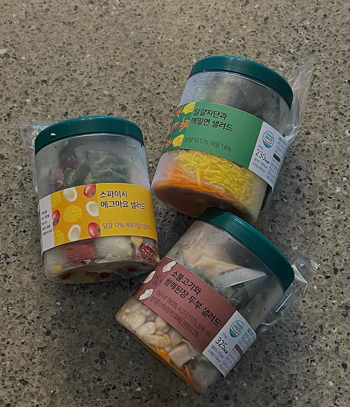 #협찬
식단도 맛있게 할 수 있던데요?🥗
⠀
여름이 지나도 틈틈히 식단은 해야하잖아요😭
맛없는건 싫고 건강하고 맛있게 먹고 싶을때 스윗밸런스 샐러드가 딱이에요!
⠀
✔️샐러드 토핑과 드레싱이 다양해서 골라먹는 재미
✔️샐러드 채소가 신선함
⠀
저는 개인적으로 달걀지단 메밀면 샐러드가 가볍게 든든해서 깔끔하고 좋더라구요☺️
포크까지 하나씩 개별 포장되어 있어 도시락으로도 추천드립니다👍🏻
⠀
⬇️더 다양한 샐러드가 궁금하시다면?⬇️
sweetbalance_official
⠀
⠀
#스윗밸런스 #스윗밸런스샐러드 #샐러드 #샐러드맛집 #샐러드추천 #샐러드배송 #맛있는샐러드 #맛있다 #건강식단