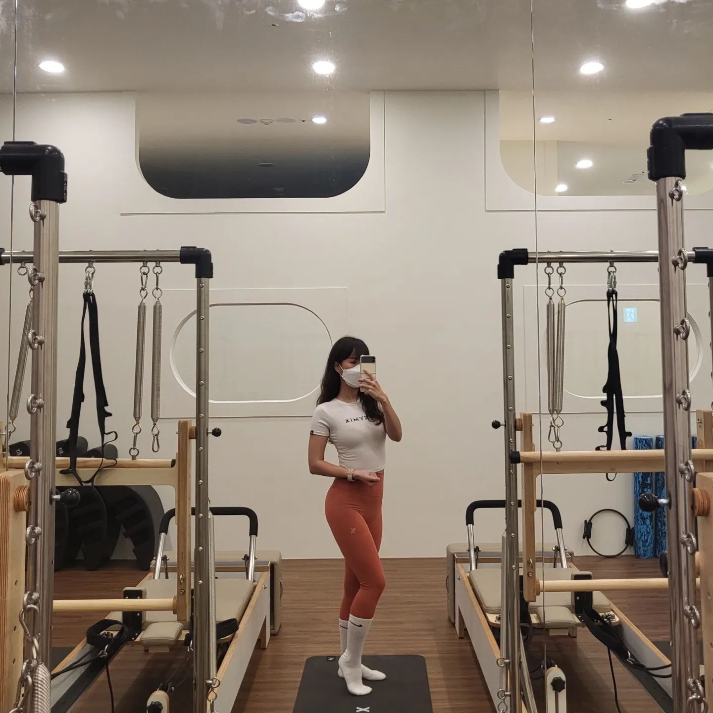 #협찬 220830 #필라테스
혜디니가 돌아왔습니다🤩
헬린이 아닌 필린이로!!
매번 같은 루틴으로 운돋하다보니 슬슬 지겨워진 ESFP 나야나😆
.
집앞에 타임테라스라고 복합쇼핑몰(?)이 생겼거든요??
근데 그안에 필라테스가 있었어요!!
첨엔 좀 의아했는데 요즘에는 많이 들어오는 추세더라구요?!
늦게나마 그 추세에 합류해보았습니다🤣
.
최근에 자세가 안좋아지기도 하고 다른 운동을 해보고싶어서 
발레나.. 필라테스를 해봐야겠다 생각했었는데, 
체험 1회해보고 바로 등록했어요!ㅋㅋ 
나는야 ESFPPPP!!
아니 5대1, 6대1이라 care받기도 좋고 할인도 하니까.. 
솔직히 이정도면 등록해야죠!
(심지어 젝시믹스도 옆에 있고 회원할인도 되니 
새레깅스 사고 바로 인증 가능!! 이 기회 못놓쳐~~)
.
이제 생활체육지도자 연수도 끝났고!
필린이로 거듭나봅니다!
물론 종종 웨이트🏋‍♀️도하고 수영🏊‍♀️도 하고!!
예전처럼 매일은 못오겠지만 종종 인친님들도 다시 찾아뵐게용😍
다시 만나서 반가워요!
.
 #리조트랩 #리조트랩타임테라스 #리조트랩타임테라스동탄점 #동탄필라테스 #동탄요가 #동탄기구필라테스 #동탄명상 #젝시믹스