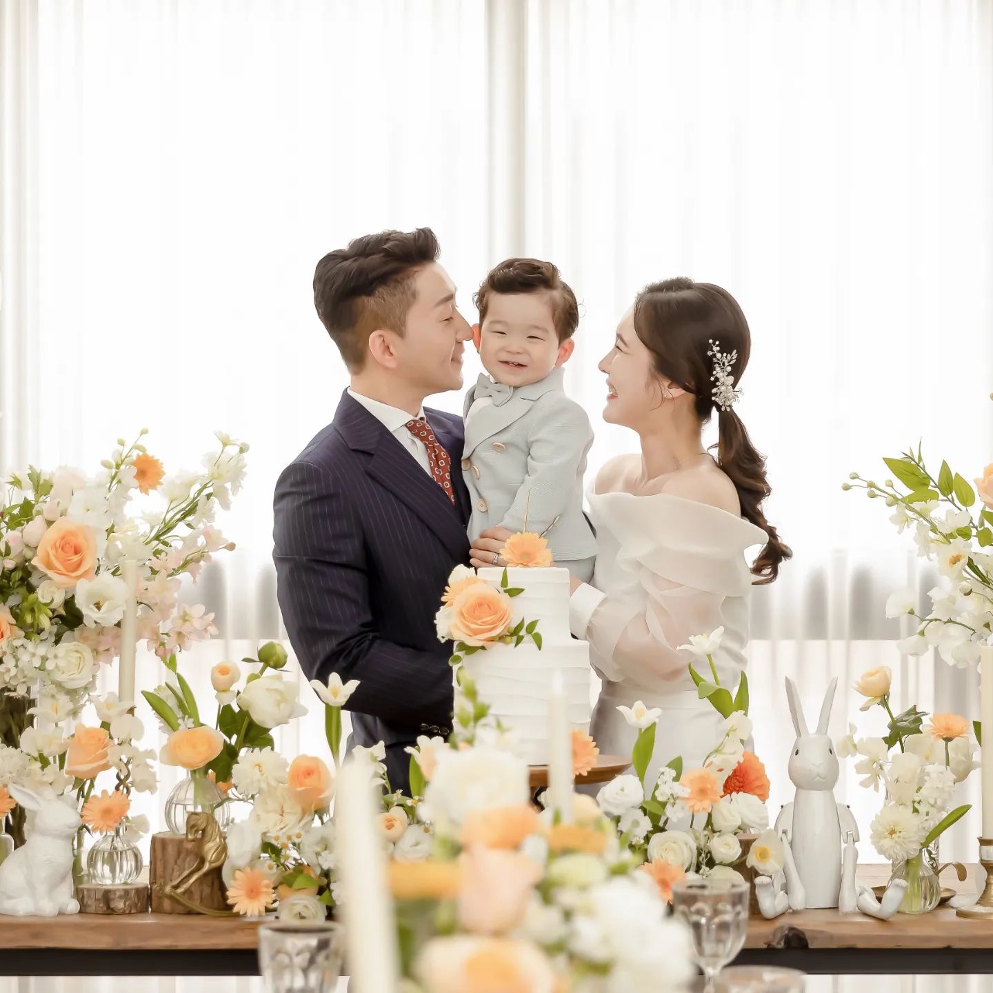 👶
센스있게 명절전에 보내주신 #돌스냅 📷

다시 살펴봐도 장소도 스냅사진도 대만족🙌

두돌은 주환이로 보내게 되겠지만..
이준이로 보낸 첫돌도 행복한 기억으로 남길 수 있어 넘 다행이네요❤️

좋은추억 만들어주신 여나 대표님 &
어썸먼트 작가님 다시 한번 감사드려요😊

#돌잔치장소 ➡️ #여나앤코 (yeona_and_co )
#돌잔치스냅 ➡️ #어썸먼트 (awesomment )