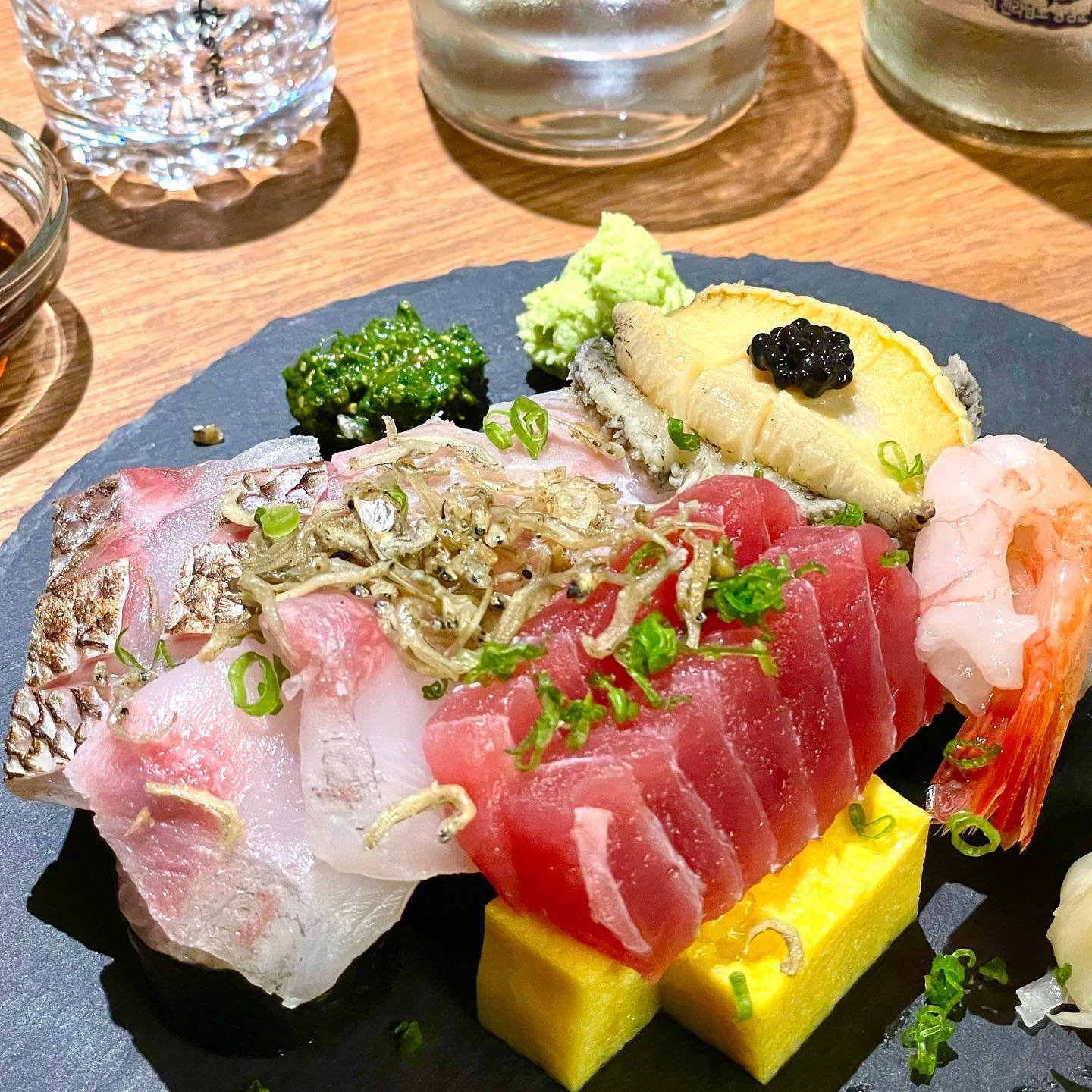 #협찬 
🍶 올잇이 인증 대구 재패니즈 캐쥬얼 레스토랑 🍶

📍장소 : 교동 피즈 
🏷 대구 중구 경상감영길 224 (동문동)

📍영업시간 : 18:00-01:00 (12시 라스트오더)

🏷 Menu
- 코보레사시미 (half 2.2)
- 생참치김밥 (half 1.5)
- 로제 토리가와 교자 (1.2)
- 보해 소주 (0.55)

동성로 주변, 인생 재패니즈 선술집 찾음 👍 
여기 사시미를 먹으면 마치 부산에 온 것 처럼 탱탱하고 신선하고, 바질페스토 소스, 생와사비와 함께 먹으면 진짜 잠 못자..

생참치 김밥 요건 아는 맛 근데 아는 맛이 무서움.. 특히 꼬다리 부분에 생참치 ㅋ ㅋ 요거 찐 임 🔥🔥🔥🔥

로제 교자는 닭껍질을 피로 만두를 만들어 핫 로제 소스에 찍어먹는 음식.. 이게 제일 맛있어 아니 안맛있는게 없는 피즈..

재방문의사 10000000% 
예약하고 가는거 추천🔥

진심 다음주에 또 갈 예정..

#교동피즈 #교동맛집 #교동술집 #교동핫플 #삼덕동맛집 #교동데이트 #동성로데이트 #대구신상술집 #교동카페 #동문동 #교동 #대구맛집 #대구데이트 #먹팔 #먹스타그램 #먹팔환영