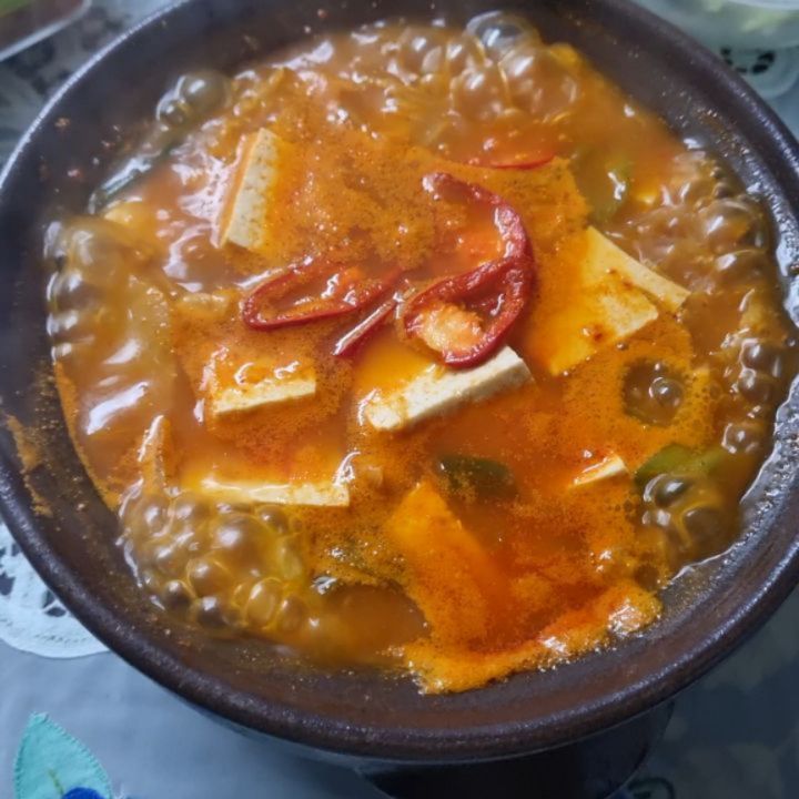 ilpumkimchi
#협찬 업체로부터 제공받은 제품입니다

❤️ 일품김치 - 포기김치, 나박김치
서울 중부식 김치 레시피로 담은 김치라고 하는데 짜지 않고 아삭하니 맛있네요.

상온에서 일부러 숙성 시켜서 먹었는데 새콤하면서 아삭하고 뒷맛이 깔끔해서 너무 좋아요.
나박김치도 짜지 않고 슴슴하고 뒷맛이 깔끔해서 개운하네요.

그냥 먹어도 충분히 맛있는데 맛있는거에 맛있는걸 더해서 돼지고기 김치찌개를 끓여먹었습니다.

명절도 다가오고 1+ 한우로 육전 구워서 김치랑 같이 먹으니  꿀맛이네요.

국산 재료로 만들어 안심하고 먹을 수 있고 맛있어서 좋아요

🏷 국내산 100% 우리 농산물로 제조 (배추부터 양념재료까지 모두 국산)
🏷 직접 계약관리로 최상의 엄선된 배추 사용
(봄, 가을 : 충청도 / 여름 : 강원도 / 겨울 : 해남)
🏷 서울 중부식 김치의 일품 레시피
🏷 HACCP인증 업체로 최적의 온도와 위생을 준수