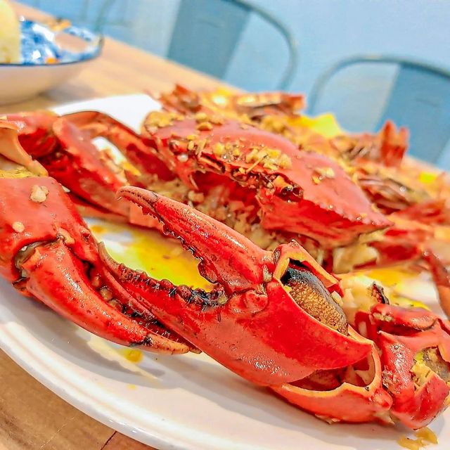 여행하는 대표일상 on Instagram: "나만 알고싶은 보라카이🏝 No.1 찐 해산물 맛집 알려드릴게요!🦐🦀🍺 [크랩앤크랩]🦀 이라는 곳이에요! 보라카이 가실 계획 있으신 분 저장하셔요🙂👈 -