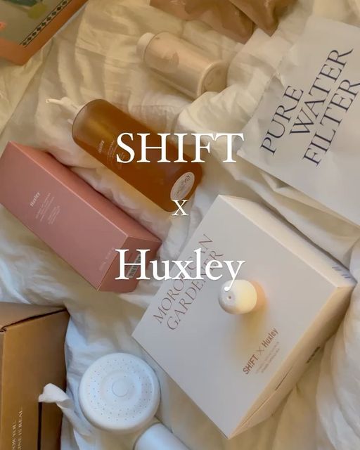 승아 on Instagram: "#협찬 [SHIFT x Huxley] SHIFT 캡슐 샤워기와 Huxley 모로칸 가드너가 만난 특별한 콜라보✨ 8/30 시프트 공식몰에 출시된 이번 콜라보 제품은, 샤워의 시작부터 끝난 후 보습까지 헉
