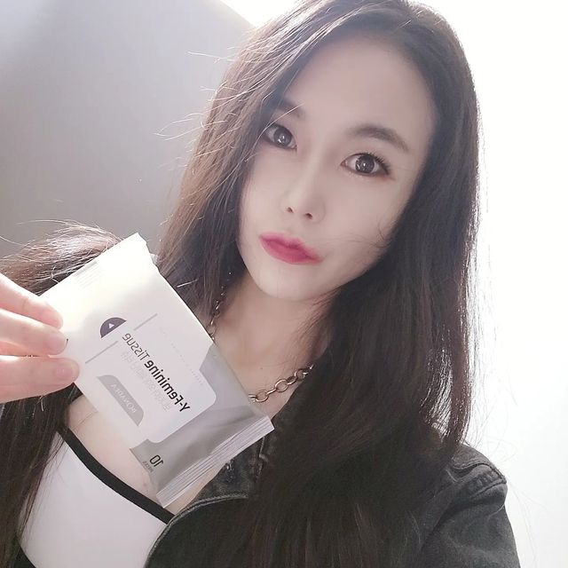 모델 럽썬❤(LIM Seonha) on Instagram: "#광고 여성필수템인 와이존케어브랜드 #보나데아 체험팩 궁은 보습테스트를 거쳐 와이존을 촉촉하게해주고 탄력에 도움을주며 페미닌티슈는 생리전후로