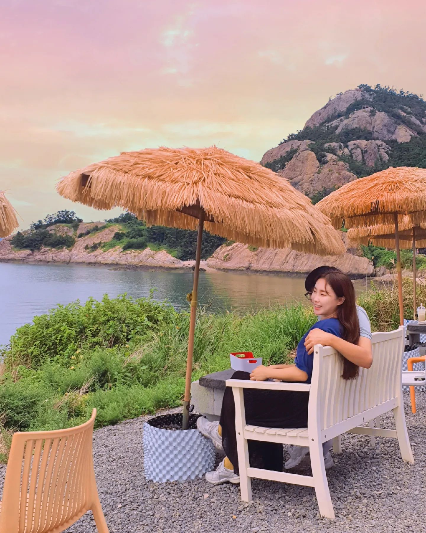 ⠀
오늘도 날씨가 정말 좋네요♥️
⠀
다들 명절 어떻게 보내시나요
저는 표를 못구해서
남편이랑 따로 비행기 타고 내려가요🤣
⠀
차로는 도저히 엄두가 안나더라구요
운전할때 못자게해서...
본인 졸리면 개그맨 공채시험마냥
웃겨달라고 하거든요ㅋㅋㅋㅋㅋ
⠀