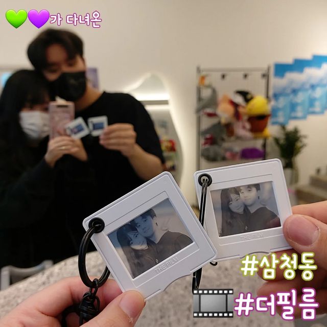 연두보라💚💜 on Instagram: "#데이트기록 #더필름북촌점 @thefilm_bukchon 🚩서울 종로구 삼청로 67 1층 투명한 네컷사진을 찍을 수 있는 더필름이 삼청동에도 새로 생겼더라고요😆💕 위치는 삼