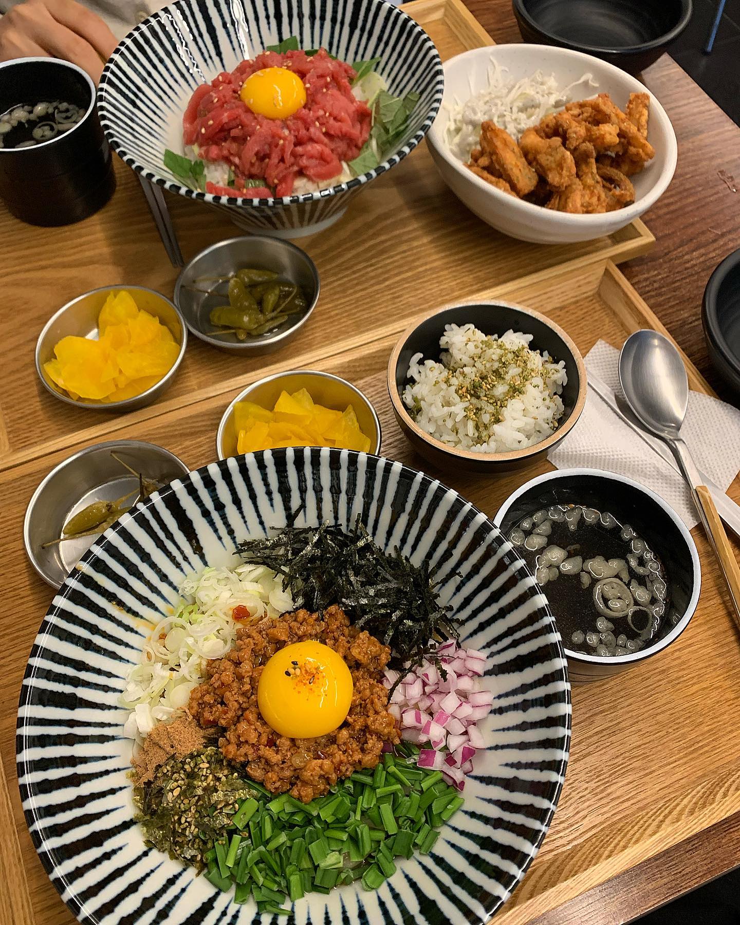 신촌 #하루식당 haru_sicdang 
-
유케동(육회), 마제소바, 닭연골튀김 어느 하나 빠짐없이 마음에 들었던 곳. 마제소바도 좋지만 개인적으로 유케동 간장맛이 더 맛있었던
-
#신촌맛집 #연대맛집 #이대맛집