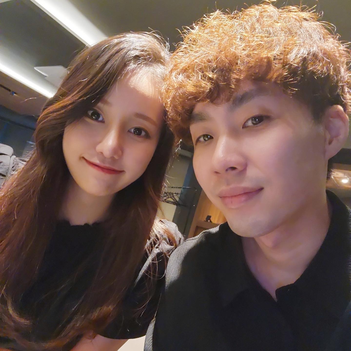 👰🏻‍♀️🤍🤵🏻‍♂️

벌써 결혼 4주년이라니..!!

justin.jeon 
나랑 결혼한거 넘 축하하고😉
앞으로도 잘 부탁행 꾸수❤️

#근데후니는엄마아빠결혼식에왜안왔어?