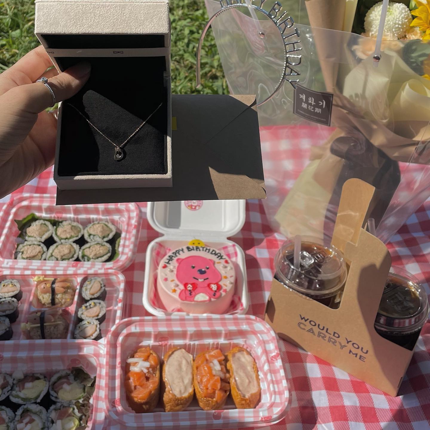 Happy Birthday Party2🫧🌈💕
.
.
.
.
#birthday #HBD #26th #picnic #생일 #생일파티 #피크닉 #행복한생일 #감사합니다 #🎂