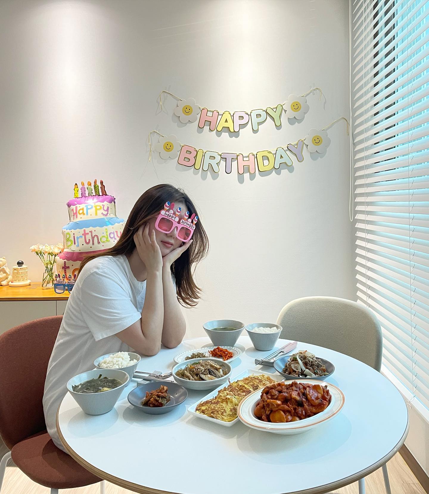 올해도 맛난 생일상 고맙습니당 !!🥳🎂🥂 
쩡미니 최고 🫶🏻
