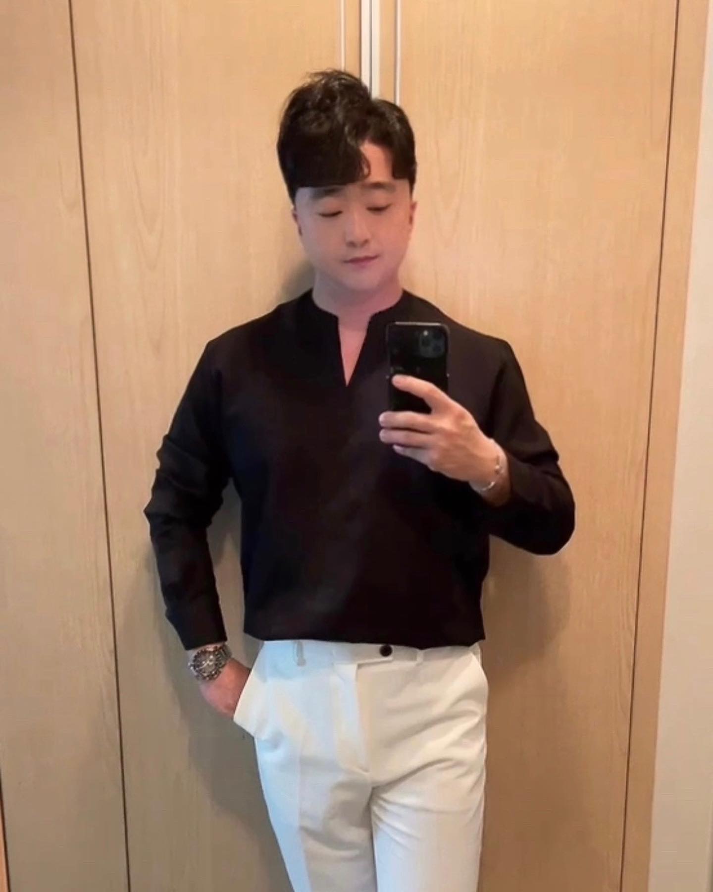 #daily #ootd #lol #오운쉼 
.

.

.
오늘 헬린이는 운동  쉽니다🙋🏼‍♂️

✨Have a nice Chuseok

가족들과 행복한 시간 보내시고
맛있는 음식 많이 드세요!!

제가 먹는거 기똥차게 잘먹어서....ㅎㅎ
(2번째 사진... 프로 먹방 1인)

최대한 깨끗하게 먹고싶지만...🤣

왕창 먹고 다시 열운해서 뺍시다💪🏻