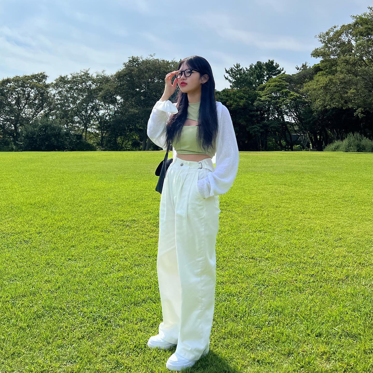 🕶
.
.
.
.
.
.
.
.
.
.
.
.
.
.

#패션 #오오티디 #ootd #패션스타그램 #옷스타그램 #제주도 #미니멀룩 #여름코디 #아웃핏 #안경 #코디 #맞팔 #소통  #fashion #데일리 #dailylook #instagood #무채색 #올화이트 #볼레로 #selfie #패션코디 #셀스타그램 #데일리룩#스트릿
