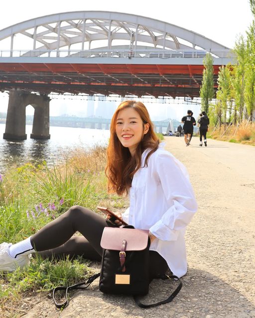 민듕쌤 ❤️ 만능 운동인 on Instagram: "따스한 햇살 아래 가스톤루가 백팩과 ❤ #광고 지만 할인꿀팁까지!! (할인코드: mjmj15 입력시 15% 할인 😯) 지난주말에 날이 너무 좋아서 가스톤루가 백팩