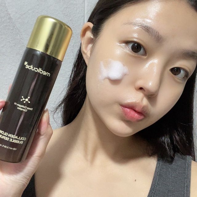 세영 on Instagram: "#광고 메디큐브 진짜 최고..🤍 이번엔 버블세럼을 보내주셨다 감동 그자체 🥹 🏷 메디큐브 딥 콜라겐 글로우 버블세럼 ✔️ 단 1회 사용만으로 10종 리프팅 개선효과 ✔️