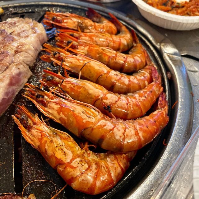츄베릅 on Instagram: "곱다 새우비주얼🐷 날추워비면 대하구이 #yummy #먹팔 #자취스타그램 #새우 #대하구이 #캠핑요리 #캠핑"