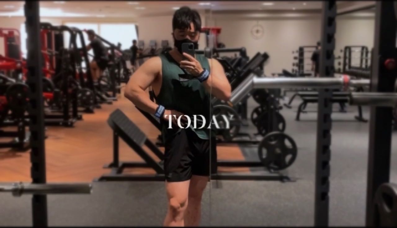 #daily #오운완🏋️ #workout #불금🔥 
.

.

.
헬린이의 운동일지
금요팅 팔보강 + 등 🔥🔥🔥

정신 없이 일하고 하루 끝🌙

등 농사 열심히 하고💪🏻

등 이쁘게 찍는 법을 몰라...
정면샷🤣

불금 즐겁게 보내세요🙋🏻‍♂️

다들 근나잇😎

(이제 슬 발목 괜찮으면 하체 Go)