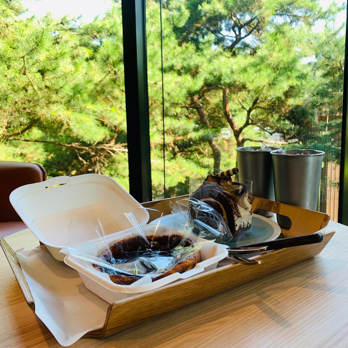 🍰 빵선생 율동공원점
📇 경기 성남시 분당구 문정로 130 1~2층
📞 031-689-3004
나에게 있어서 #수플래치즈케이크 인정맛집👍
집에서 엄청 먼데... 이거 때문에 가고픔ㅋㅋ
원래 갔던 곳 또 안간다인데
여기는 또 가고싶습니다!!

사실 주관적으로 빵보다는 케이크 맛나 (핫)
2층에 뷰 좋은 곳 잡아서
이야기도 실컷했다

그른데.....
진짜 뒷북으로 올리는거 무엇
/
#빵선생 #빵선생율동공원점 #빵선생베이커리 #빵선생율동공원 #빵선생율동점 #율동공원카페 #율동공원카페추천