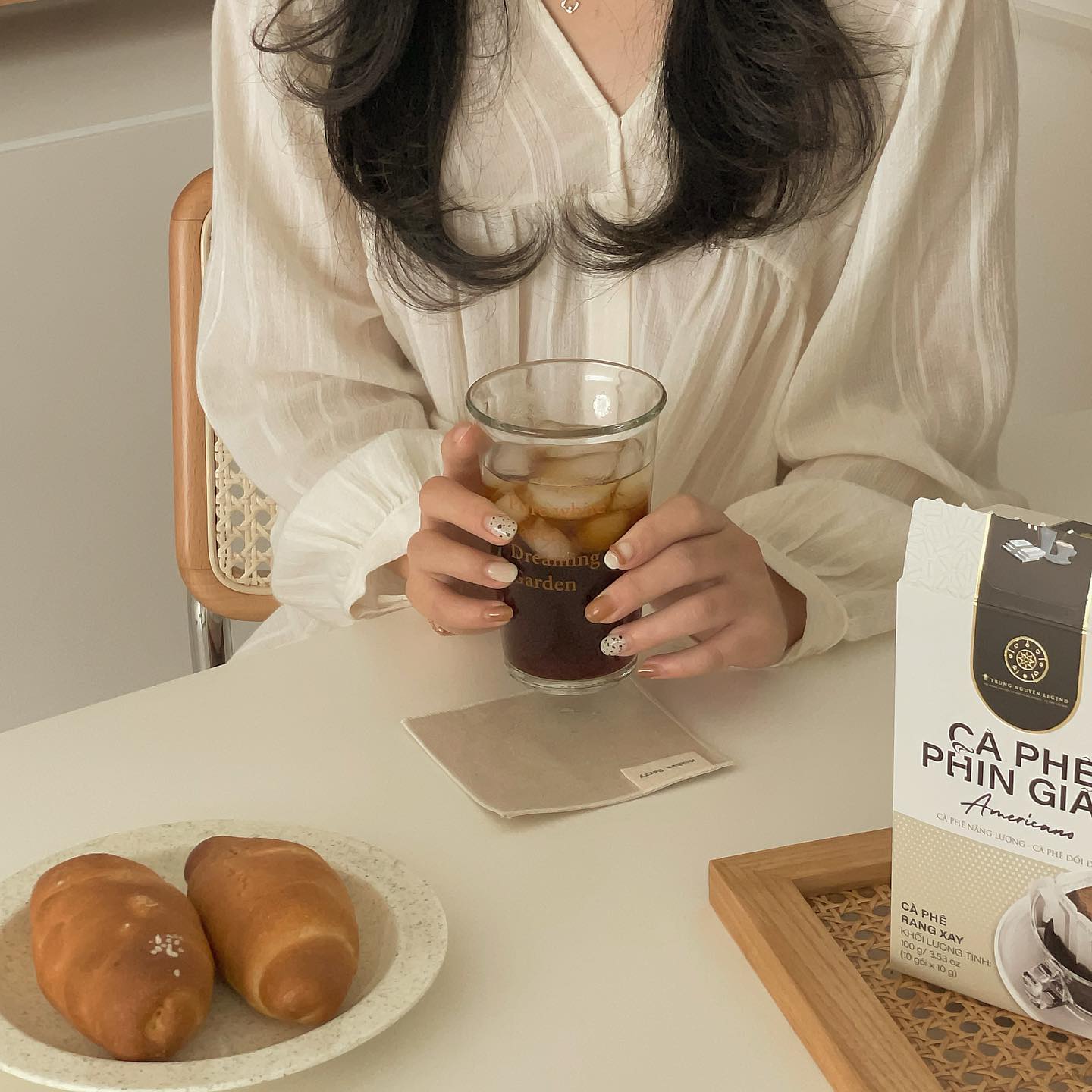 ☕️
매일 오픈하는 홈카페
커피와 빵 없이는 하루를 시작할 수 없지 (ง •̀_•́)ง

일리 커피도 너무 맛있지만
한번씩 핸드드립커피로 내려먹는 재미🤎 

사실 애들 없는 시간은 숨만 쉬어도 재밌다 :)
