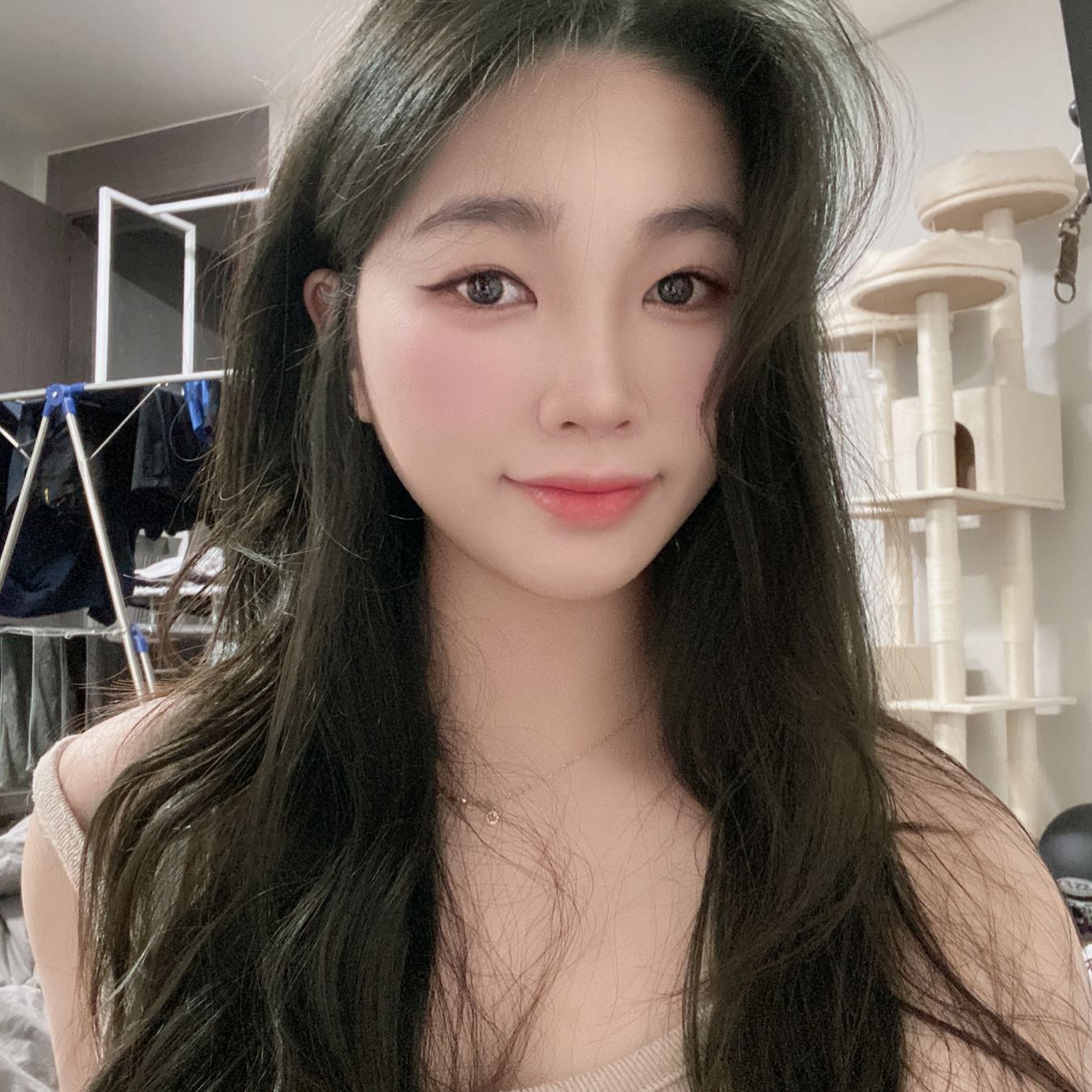 셀카 찍는 법 까먹었어.. 🥹