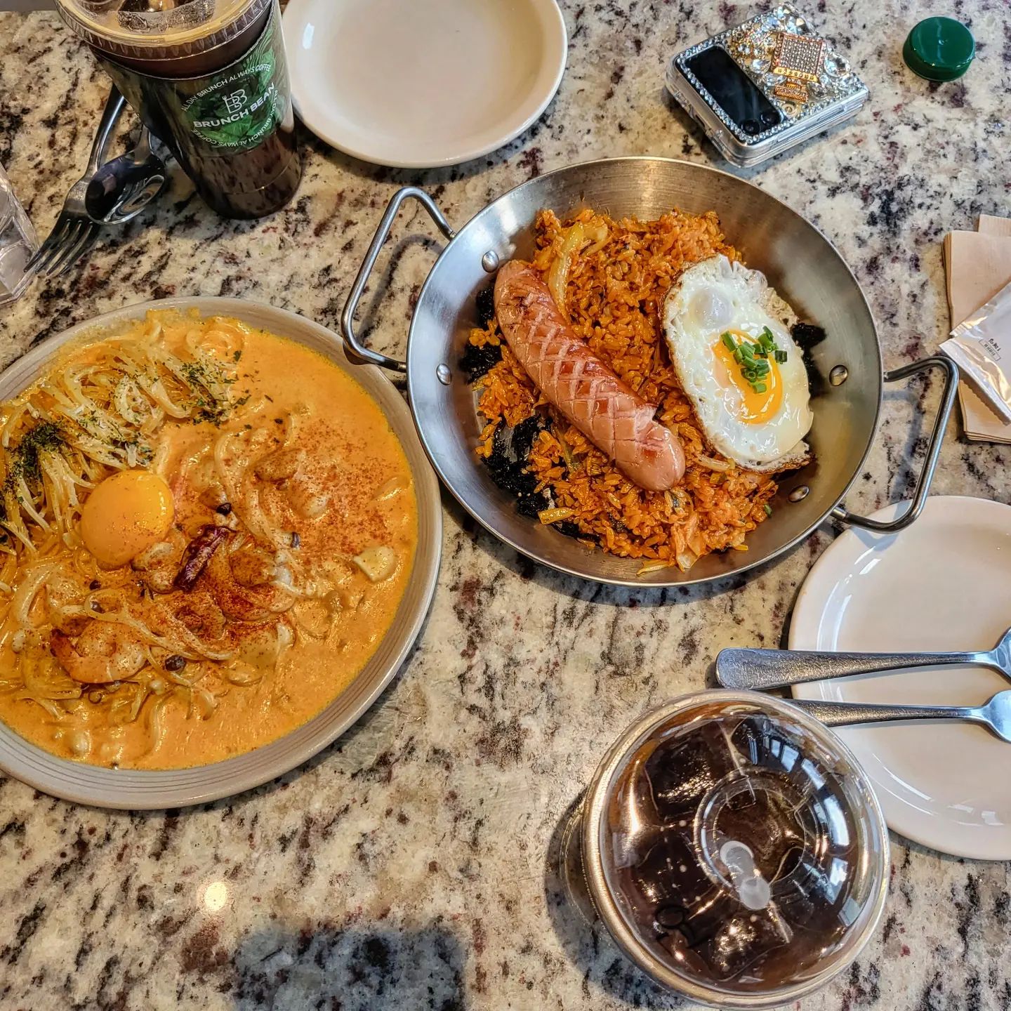 요즘 브런치카페에 빠진듯 ☕️🍳
안 먹을듯 다 먹고 커피로 후식채우기
잔잔하고 분위기있게 조용히 식사할수 있어요

#브런치빈미사점 #BRUNCHBEAN

#스파이시쉬림프파스타 11,900원
#김치필라프 9,900원
(아메리카노set 주문시 11,900원)

📍주소 : 경기 하남시 미사강변중앙로 173 미사리버에비뉴 2층 210호, 211호
📍영업시간 : 09:00 - 21:00
 .브레이크타임 15:00 - 16:30
 .라스트오더 20:00

#브런치카페 #미사 #하남맛집 #미사맛집 #뷰맛집 #아메리카노 #맛집추천 #하남