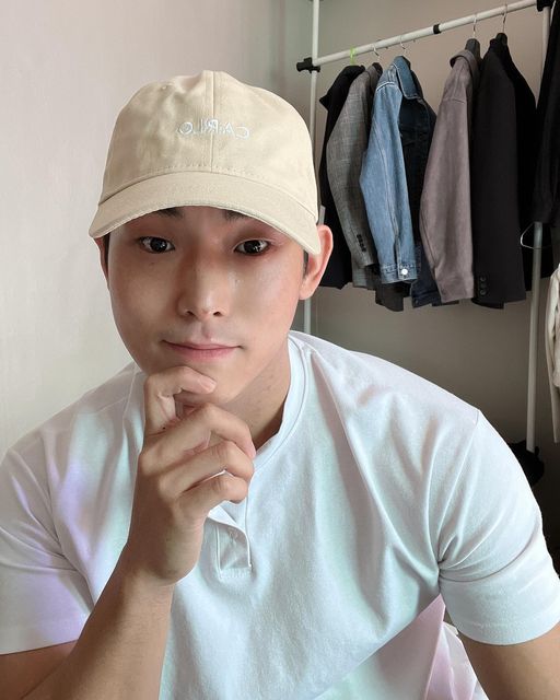 클래식스 백팡 on Instagram: "#광고 오늘은 까를로 친환경 볼캡 모자를 받았어요🤗 색은 베이지로 우리가 흔히 아는 베이지 색입니다😄 색감도 좋고 과하지가 않아 언제든 쓰고 다닐 수 있을